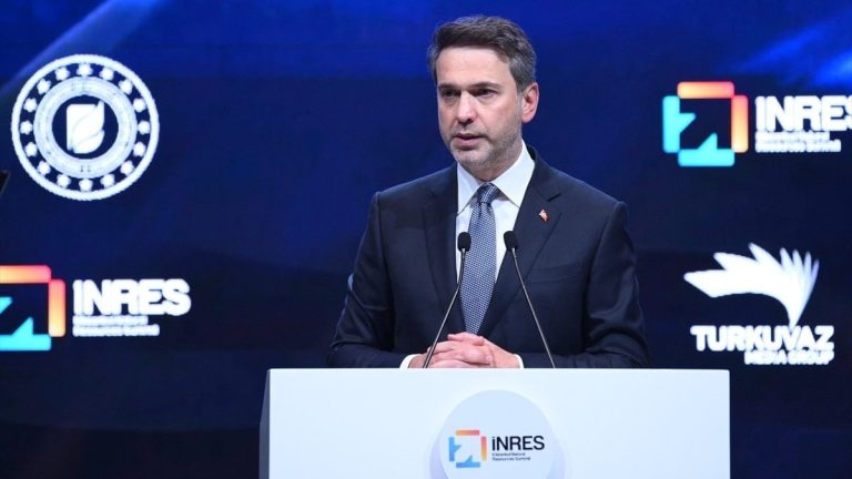 Alparslan Bayraktar: Yenilenebilir enerji portföyü için 30 milyar dolar yatırım